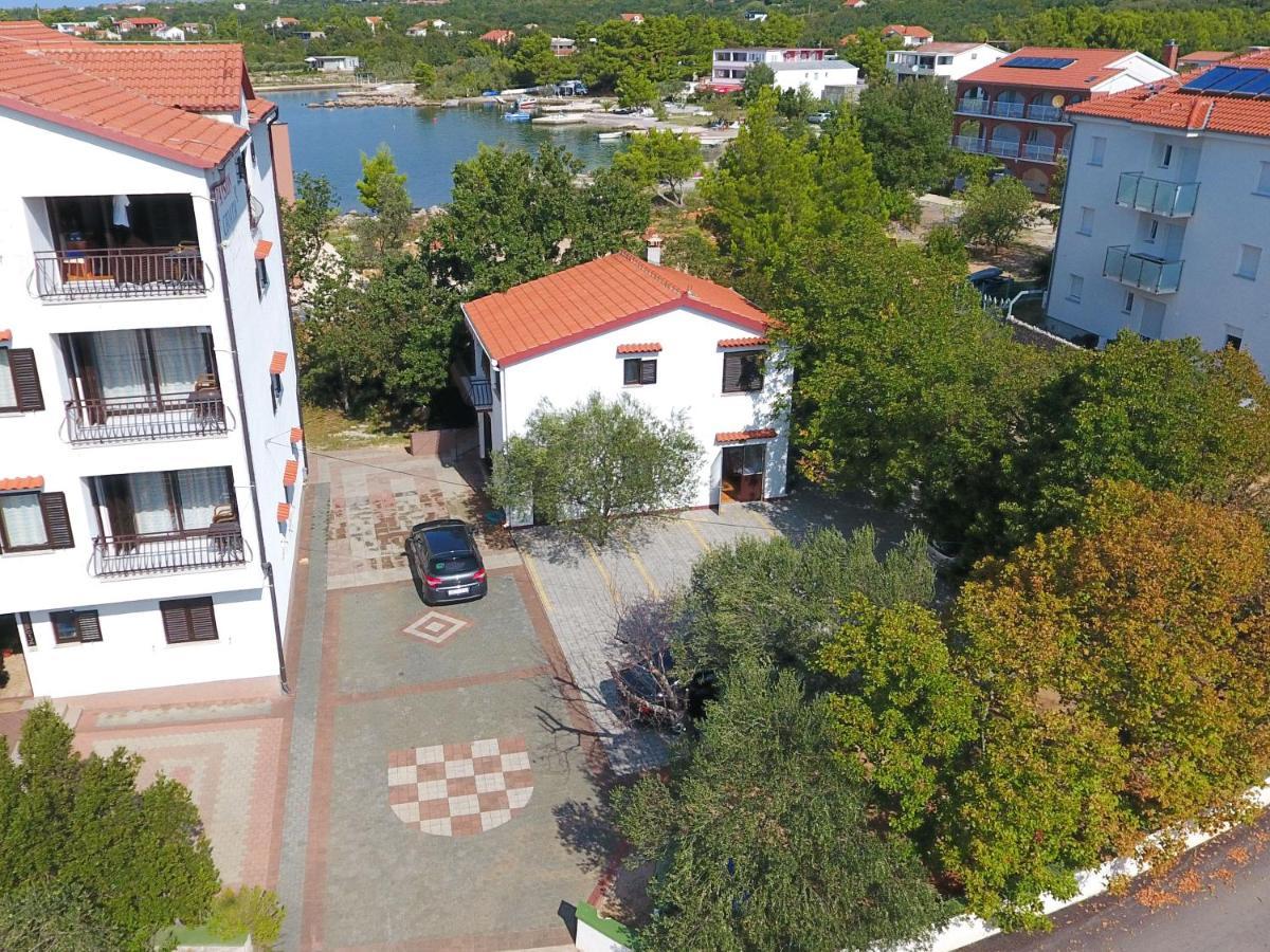 Pansion Croatia Bed & Breakfast Starigrad Paklenica Exterior foto