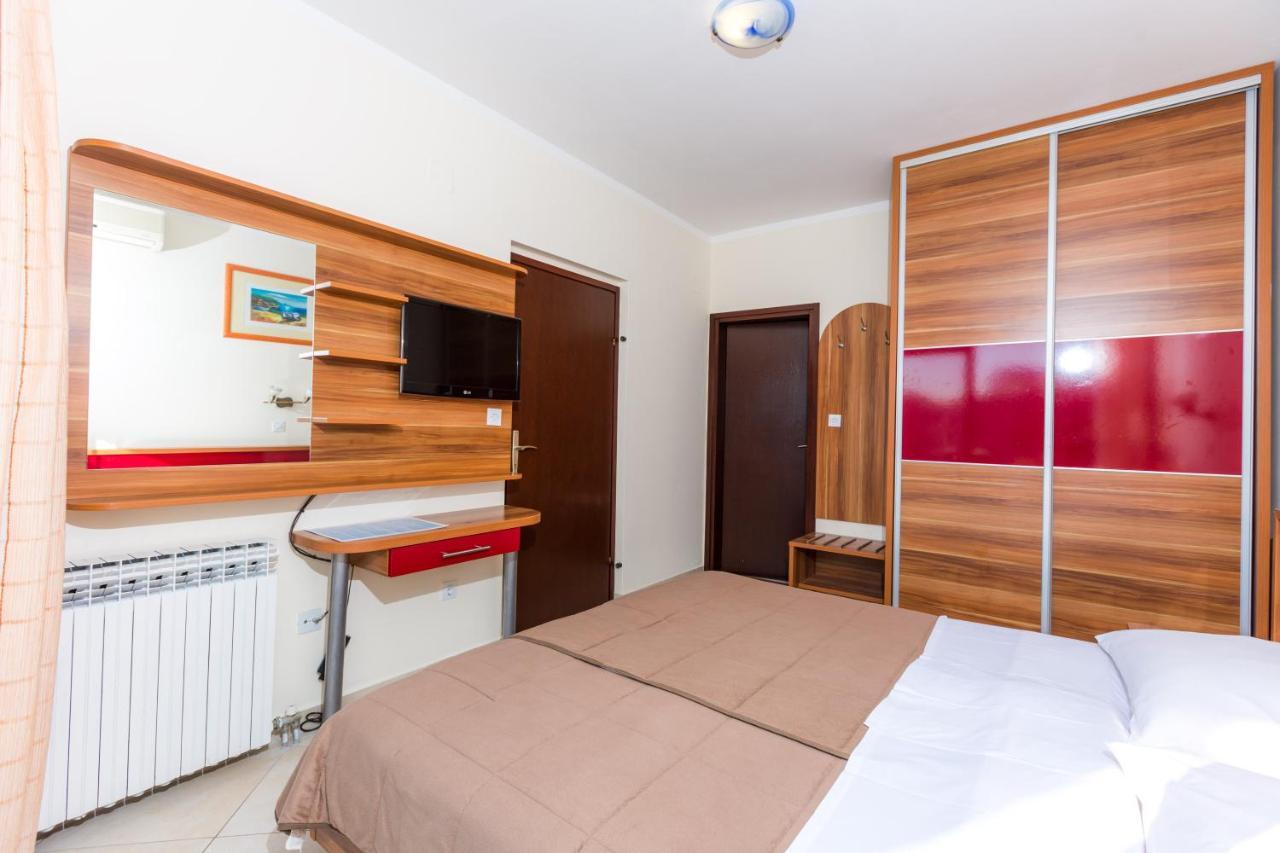 Pansion Croatia Bed & Breakfast Starigrad Paklenica Exterior foto