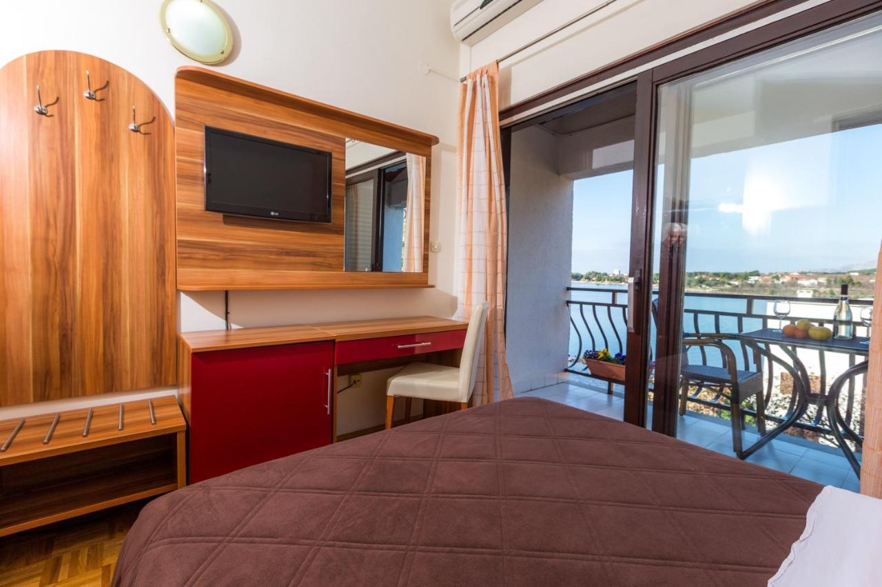 Pansion Croatia Bed & Breakfast Starigrad Paklenica Exterior foto