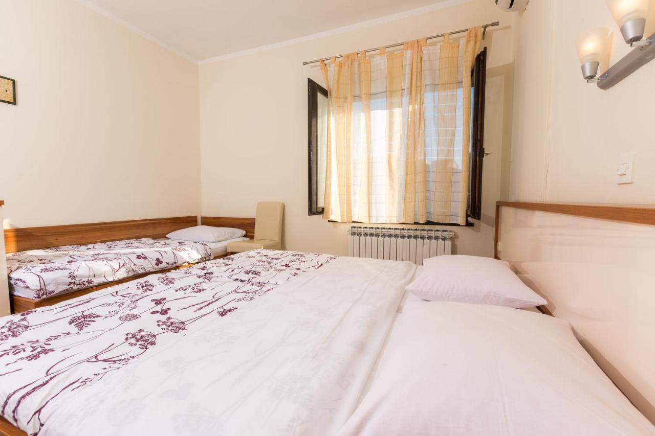Pansion Croatia Bed & Breakfast Starigrad Paklenica Exterior foto