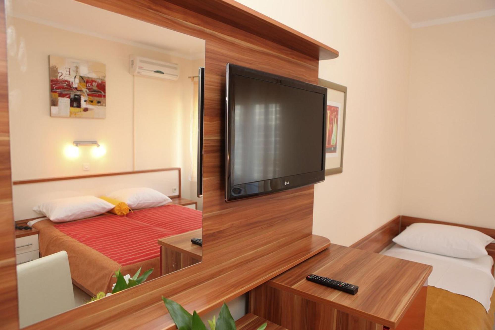 Pansion Croatia Bed & Breakfast Starigrad Paklenica Exterior foto